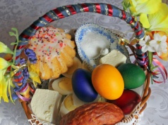 Czy w Wielką Sobotę obowiązuje post? Wiele osób zastanawia się, czy można jeść mięso