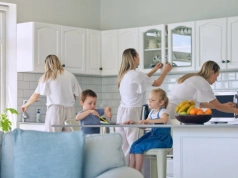 Praca kobiet przy domowych obowiązkach wyceniona na 12 tys. zł miesięcznie. Święta refleksją dla wartości ich codziennego wysiłku