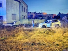 Uczył się latać BMW? Przeleciał nad rondem (ZDJĘCIA)