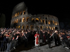 Droga Krzyżowa w Koloseum: każda władza odpowie przed Bogiem za rozpętanie wojny