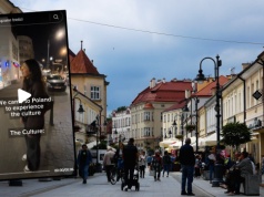 Obcokrajowcy oszaleli na punkcie Żabki. "To część polskiej kultury"