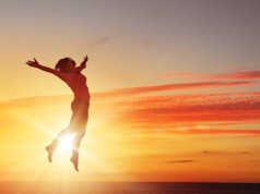 Odzyskaj swoje poranki: Strategie poparte badaniami naukowymi, które pomogą Ci zmienić się z nocnego marka w rannego ptaszka