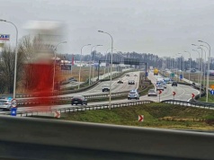 Kilkanaście radiowozów na sygnałach. Wiemy dokąd jadą