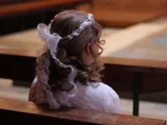 Rodzice narzekają na ceny komunijnych zdjęć. Fotograf: "Nie widzą 80 proc. mojej pracy"