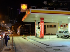 Tam mają najdroższe paliwo na świecie. Płacą ponad dwa razy więcej niż w Polsce