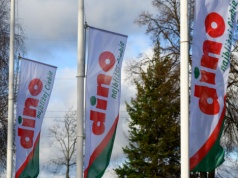 Kontroluje Dino i nie pobiera pensji. Kim naprawdę jest Tomasz Biernacki?