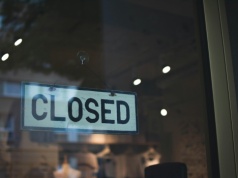 Niedziela Wielkanocna 2026: Czy sklepy są otwarte 5 kwietnia? Gdzie zrobić zakupy w święta?