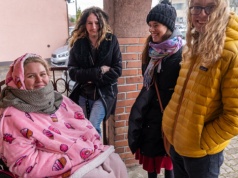 Przyjaciele wsparli Kamilę. Takiej kolejki chyba jeszcze tam nie było