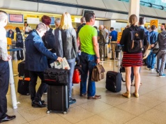 Paszport lub dowód osobisty już nie wystarczą. Nowe zasady podróżowania mają wpływ na Polaków