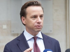 "Nie chcą wpisać do ustawy". Bosak uderza w rząd ws. języka lekarzy