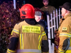 Zapalił się olej na kuchence podczas świątecznej gorączki. 50-latka z poparzeniami rąk i nóg