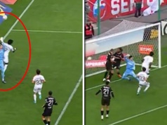 Kuriozalny gol w Ekstraklasie. Co zrobił bramkarz?! Piłka leciała mu prosto w ręce