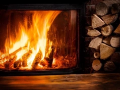 Kominiarze nie mają wątpliwości. To drewno najmniej brudzi komin