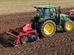 Talerzówka czy kultywator? Wiosną łatwo zniszczyć strukturę gleby