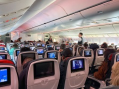 Zimno w samolocie to nie złośliwość załogi. Niska temperatura ma konkretne uzasadnienie