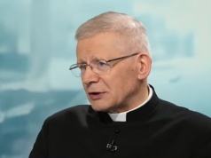 Spłonął papieski krzyż. Ks. Zieliński: "Szczególnie bolesne"