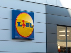 Kobieta zwróciła 120 butelek. Zamiast zysków, przy kasie czekało na nią rozczarowanie