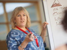 Czy nauczyciele powinni iść wcześniej na emeryturę? To nie metryka jest problemem