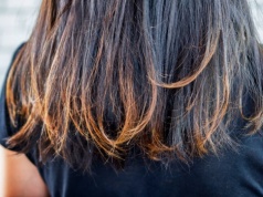 Tej wiosny pożegnaj cienkie włosy. Są na to skuteczne i tanie sposoby