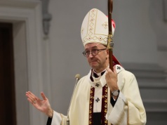 Abp Galbas: zmartwychwstały Chrystus mówi do nas: „w najmroczniejszym mroku jestem z Tobą”