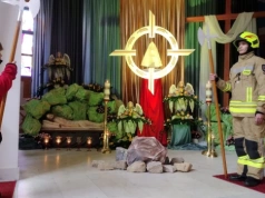 Czuwanie i czekanie na Zmartwychwstanie. Groby Pańskie w Jaworznie