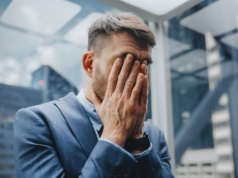 Jedno kliknięcie i pracownika nie ma. Tak się zwalnia na pracy zdalnej