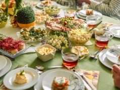 Ten prosty trik po posiłku zmniejsza wzdęcia i senność