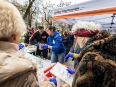 1700 porcji żurku i setki spotkań. Wielkanoc dla samotnych w Krakowie na rekordową skalę