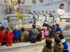 Kościół globalnie mierzy się ze spadkiem powołań i wiernych, ale rośnie w krajach Afryki