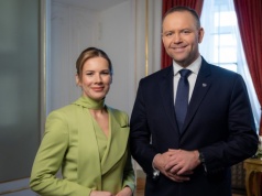 "Głosimy triumf dobra nad złem". Para prezydencka złożyła Polakom życzenia