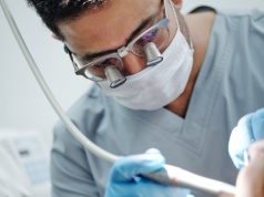 Brak pieniędzy na opiekę stomatologiczną może zwiększać ryzyko chorób serca i demencji