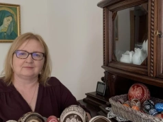 Pisanki z ciągnikiem? Ta rolniczka robi cuda na skorupkach