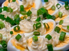 Święta z zatruciem przez jeden błąd? Mało kto wie, jak szybko psują się jajka z majonezem