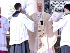 Leon XIV w Niedzielę Zmartwychwstania: Pan żyje i jest z nami!