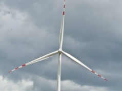 Pożar wiatraka pod Piotrkowem Trybunalskim. Dym był widoczny z kilku kilometrów