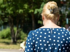 Na te sukienki na komunię nie wydasz fortuny. Modne i za mniej niż 250 zł