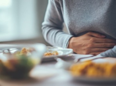 Przejedzenie przy wielkanocnym stole? Ten błąd tylko pogarsza sytuację