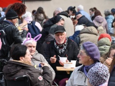 Katowice: setki osób zasiadły przy stole podczas Metropolitalnego Śniadania bez Samotności