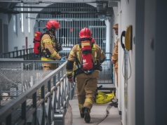 Wrocławscy strażacy na ćwiczeniach w więzieniu