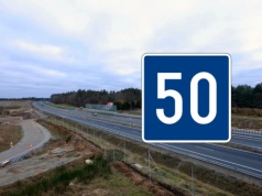 Nie karze, nie punktuje, ale ma znaczenie. Sekret niebieskiego znaku z liczbą