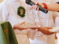 Wojna o komunię. "Teściowa zaprosiła pół rodziny bez pytania"