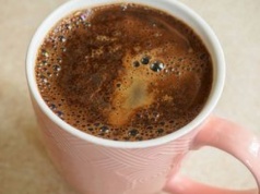 Pijesz wieczorem kawę? Tak może wpływać na twoje zachowanie