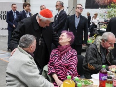 Kard. Krajewski w Wielkanoc: bądźmy pięknymi kwiatami z Łodzi