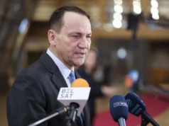 Cały świat mówi o wpisach Sikorskiego. Najwięcej w Rosji i Ukrainie