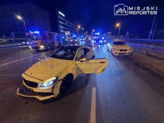 Nocny karambol i cztery rozbite auta w Alejach Jerozolimskich. Jedna osoba trafiła do szpitala