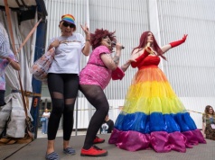 Genderysta pozwał pracodawcę za dyskryminację. W mailu napisano do niego „Pan”