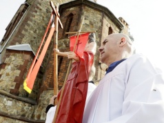 Mężczyźni wyruszą z figurą Zmartwychwstałego w 10-kilometrową procesję