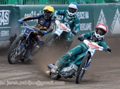 Żużel. Kibice Falubazu przerażeni! Lider zabrany do szpitala