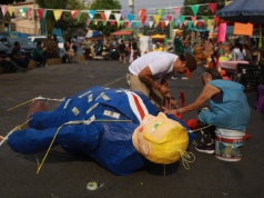 W ramach wielkanocnej tradycji Meksykanie spalili m.ini. kukły Trumpa i ICE