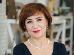 "Side-swept bangs" wraca po ponad 20 latach. Ta fryzura to hit 2026